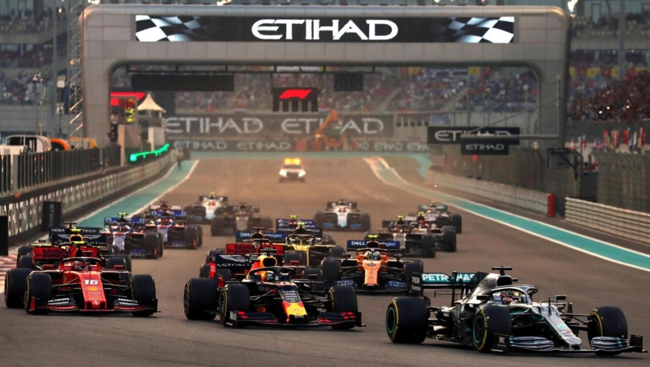 La partenza del GP di Abu Dhabi 2019, ultima gara della passata stagione. EPA