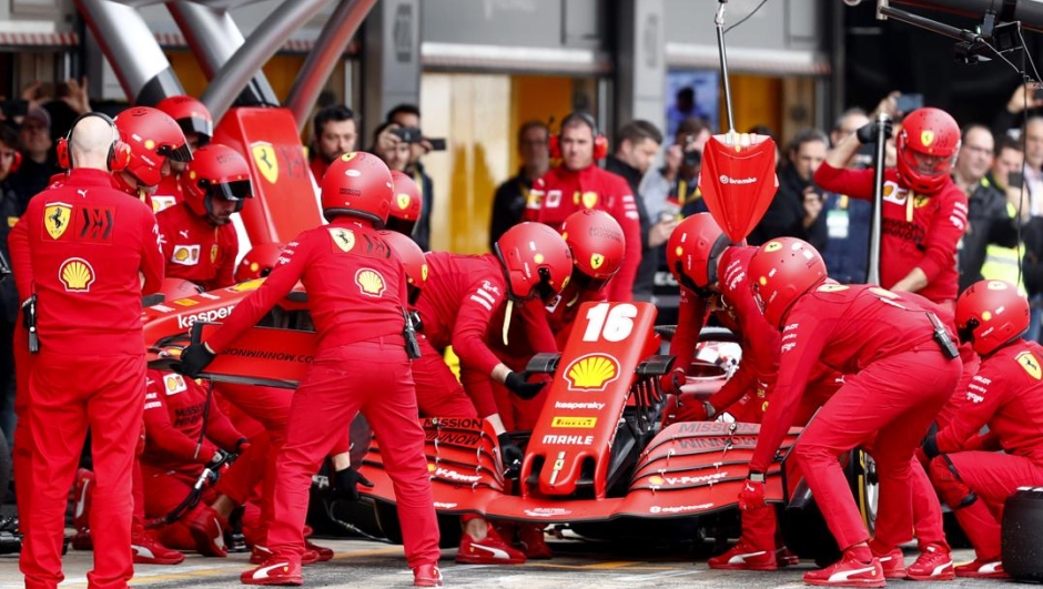 La Ferrari di Leclerc ai box nei test di Montmelò. Ap