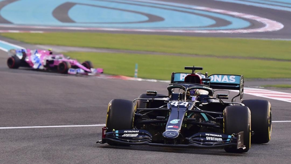 La vettura di Lewis Hamilton nell'ultimo GP di Abu Dhabi (AP)