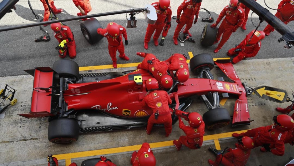 La Ferrari di Leclerc al box. LaPresse