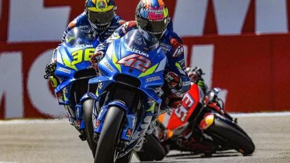 Le Suzuki in azione in gara in MotoGP