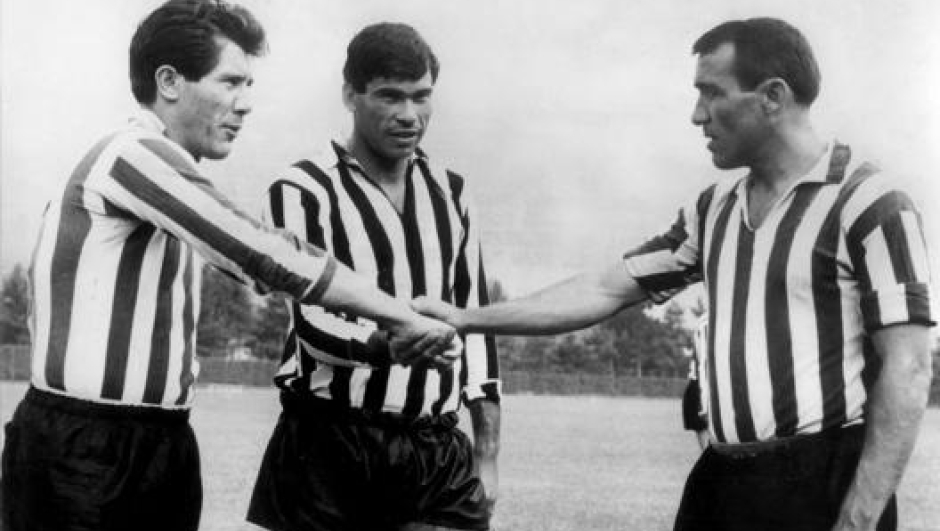 Sivori, Combin e Del Sol con la Juventus nel 1964. Ansa
