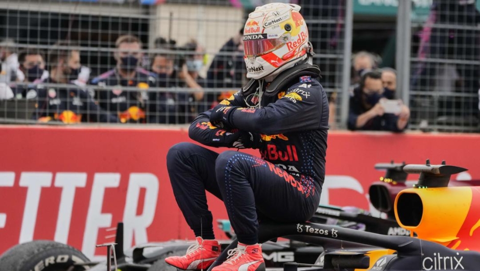 Max Verstappen festeggia la vittoria nel GP della Francia. Lapresse