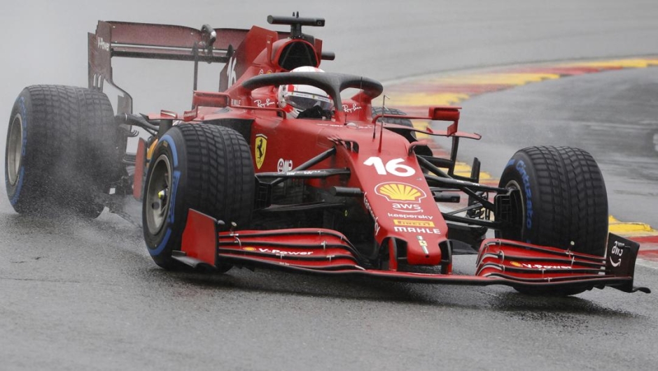 Charels Leclerc in azione a Spa con la Ferrari