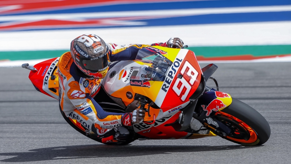 epa09500762 Spanish rider Marc Marquez of Repsol Honda in action during MotoGP practice for the Motorcycling Grand Prix of the Americas at the Circuit Of The Americas in Austin, Texas, USA, 01 October 2021.  EPA/ERIK S. LESSER
