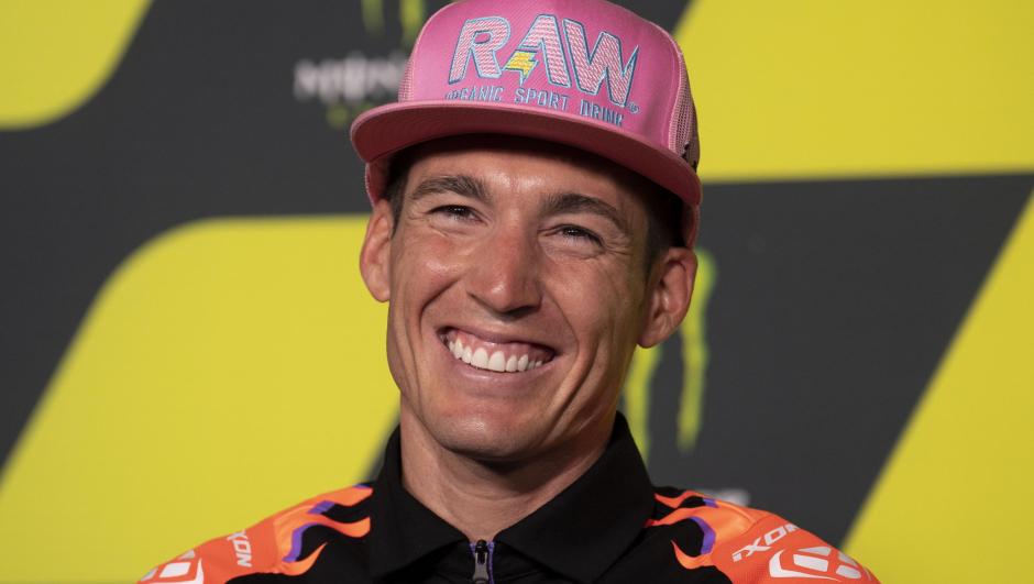 epa09992206 Spanish MotoGP rider Aleix Espargaro of the Aprilia Racing Factory team reacts during a press conference in Montmelo, near Barcelona, Spain, 02 June 2022. The Motorcycling Grand Prix of Catalonia will take place on 05 June 2022.  EPA/Enric Fontcuberta
