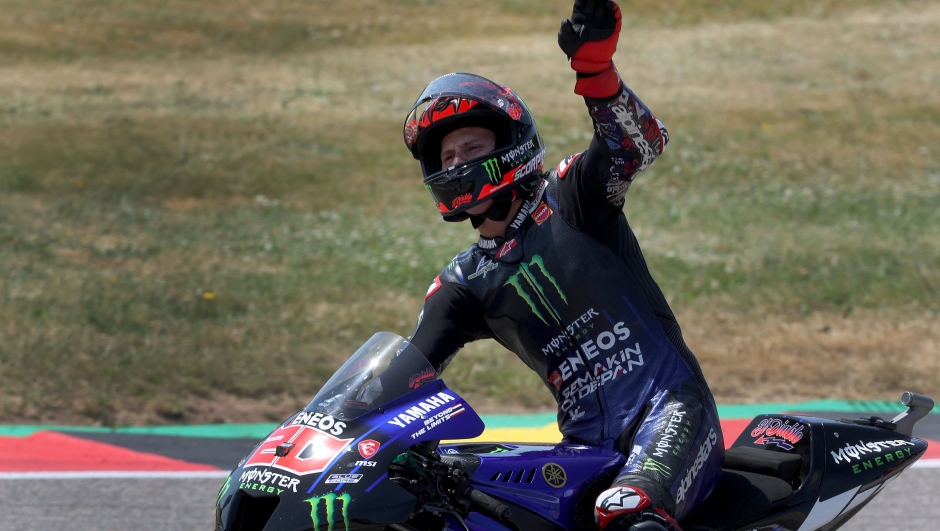Monster Energy Yamaha's French rider Fabio Quartararo celebrates after winning the German MotoGP Grand Prix at the Sachsenring racing circuit in Hohenstein-Ernstthal near Chemnitz, eastern Germany, on June 19, 2022. (Photo by Ronny Hartmann / AFP)