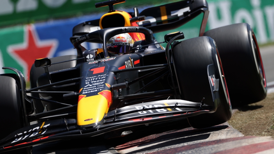 MONTREAL, QUEBEC - JUNE 19: Max Verstappen of the Netherlands driving the (1) Oracle Red Bull Racing RB18 on track during the F1 Grand Prix of Canada at Circuit Gilles Villeneuve on June 19, 2022 in Montreal, Quebec.   Peter Fox/Getty Images/AFP == FOR NEWSPAPERS, INTERNET, TELCOS & TELEVISION USE ONLY ==