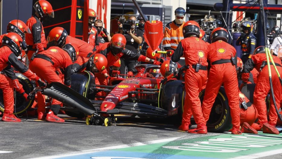 Un pit stop della Ferrari al Castellet