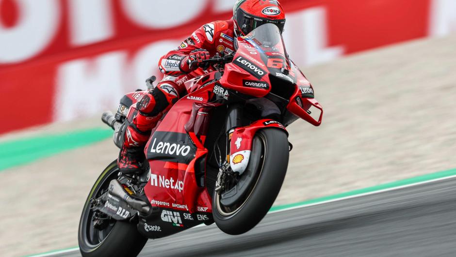 epa10035065 Francesco Bagnaia of Italy of the Ducati Lenovo Team in action during the MotoGP race of the Motorcycling Grand Prix of the Netherlands at the TT circuit of Assen, Netherlands, 26 June 2022.  EPA/Vincent Jannink