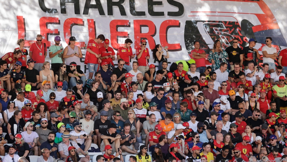 Supporters of Ferrari's Monegasque driver Charles Leclerc cheer in the tribune during the qualifying session ahead of the Italian Formula One Grand Prix at the Autodromo Nazionale circuit in Monza on September 10, 2022. (Photo by CIRO DE LUCA / POOL / AFP)