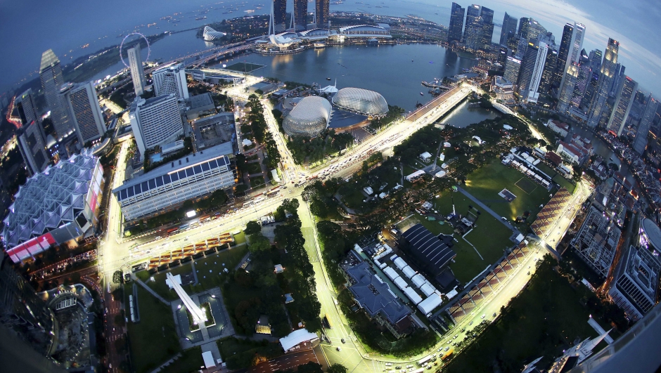 La pista di Singapore illuminata dai riflettori. AP