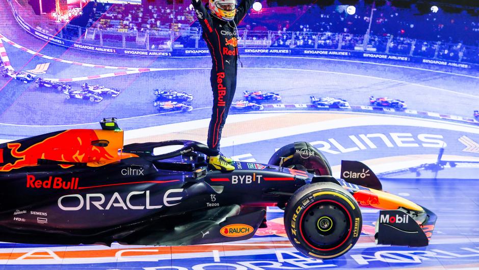 SINGAPORE, SINGAPORE - OCTOBER 02: Sergio Perez of Mexico and Red Bull Racing  celebrates finishing in first position during the F1 Grand Prix of Singapore at Marina Bay Street Circuit on October 02, 2022 in Singapore, Singapore. (Photo by Peter Fox/Getty Images,)