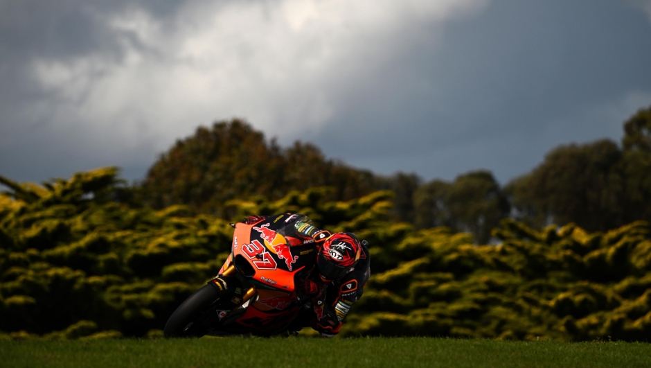 epa10242670 Augusto Fernandez of Spain riding for Red Bull KTM Ajo in action during Free Practice 2 of the Australian Motorcycle Grand Prix at the Phillip Island Grand Prix Circuit on Phillip Island, Victoria, Australia, 14 October 2022.  EPA/JOEL CARRETT  AUSTRALIA AND NEW ZEALAND OUT