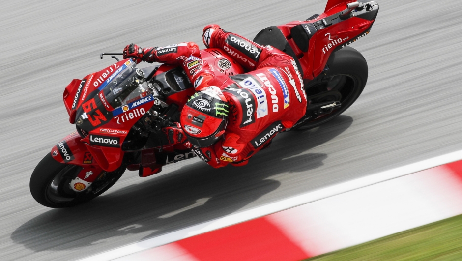 epa10258219 Italian rider Francesco Bagnaia of Ducati Team in action during free practice session at the Malaysia Motorcycling Grand Prix in Sepang, Malaysia, 22 October 2022. The 2022 Malaysia Motorcycling Grand Prix will take place on 23 October.  EPA/FAZRY ISMAIL