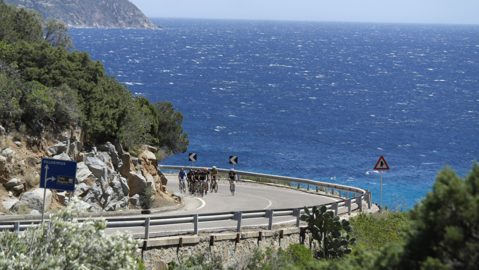 La strada verso Villasimius in Sardegna (foto Regione Sardegna)