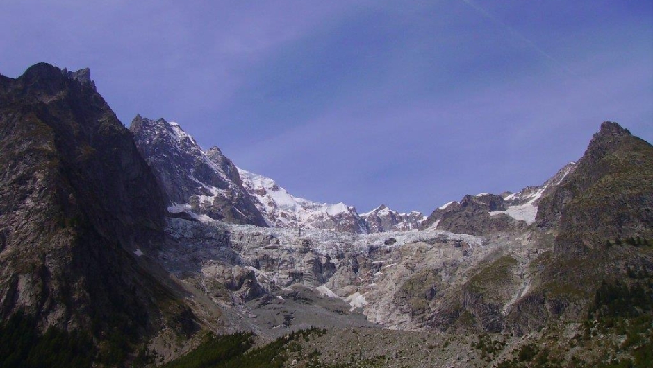 Il ghiacciaio della Brenva (foto Regione Valle d'Aosta)