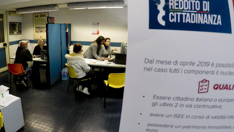People attend to request for citizenship wage in a CGIL CAF (Centro Assistenza Fiscale - Fiscal Assistance Center) in Naples, Italy,06  March 2019. ANSA / CIRO FUSCO