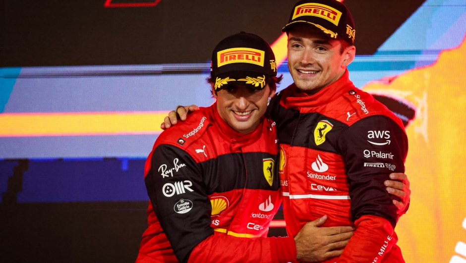 Leclerc e Sainz sul podio del Bahrain. AFP