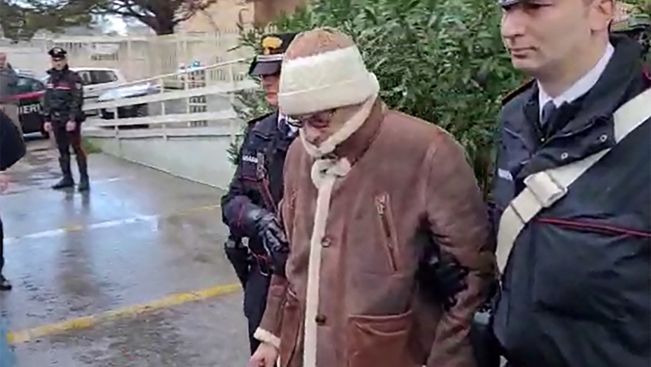 This handout video grab taken and released by the Italian Carabinieri Press Office on January 16, 2023 shows the arrest by Carabinieri of the Italy's top wanted mafia boss, Matteo Messina Denaro in Palermo, in his native Sicily after 30 years on the run. - Italian anti-mafia police caught Sicilian godfather Matteo Messina Denaro on January 16, 2023, ending a 30-year manhunt for Italy's most wanted fugitive. The mobster was nabbed "inside a health facility in Palermo, where he had gone for therapeutic treatment", special operations commander Pasquale Angelosanto said in a statement released by the police. (Photo by Handout / ITALIAN CARABINIERI PRESS OFFICE / AFP) / RESTRICTED TO EDITORIAL USE - MANDATORY CREDIT "AFP PHOTO / HANDOUT / ITALIAN CARABINIERI PRESS OFFICE " - NO MARKETING NO ADVERTISING CAMPAIGNS - DISTRIBUTED AS A SERVICE TO CLIENTS