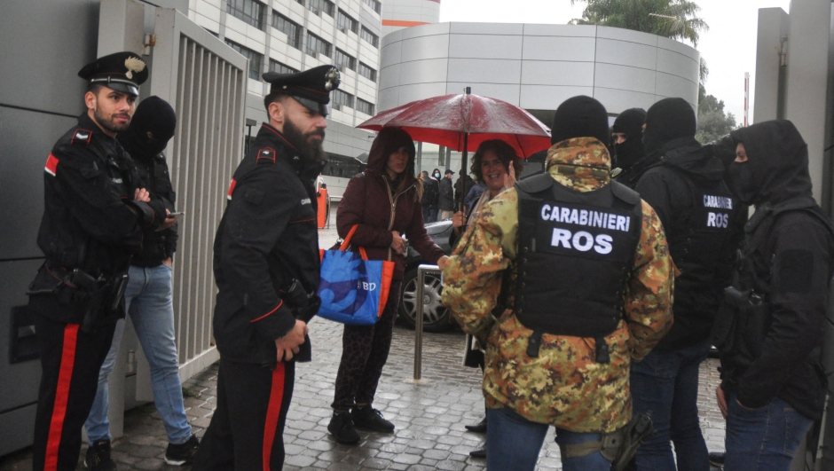 Carabinieri of the ROS (Special Operations Group) stand in front of the Maddalena private clinic in Palermo on January 16, 2023 following the arrest of Italy's top wanted mafia boss, Matteo Messina Denaro in his native Sicily after 30 years on the run. - Italian anti-mafia police caught Sicilian godfather Matteo Messina Denaro on Monday, ending a 30-year manhunt for Italy's most wanted fugitive. The mobster was nabbed "inside a health facility in Palermo, where he had gone for therapeutic treatment", special operations commander Pasquale Angelosanto said in a statement released by the police. (Photo by Alessandro FUCARINI / AFP)
