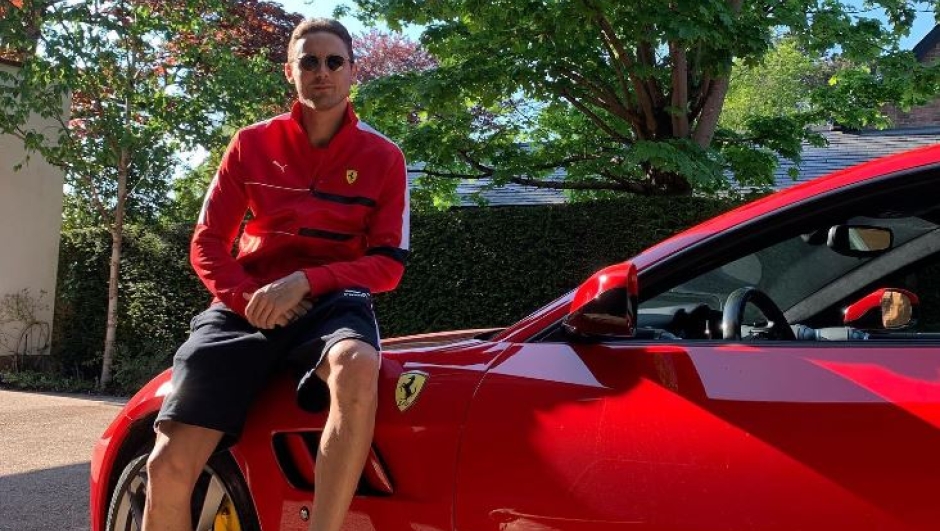 Matic e la sua Ferrari (foto Instagram)