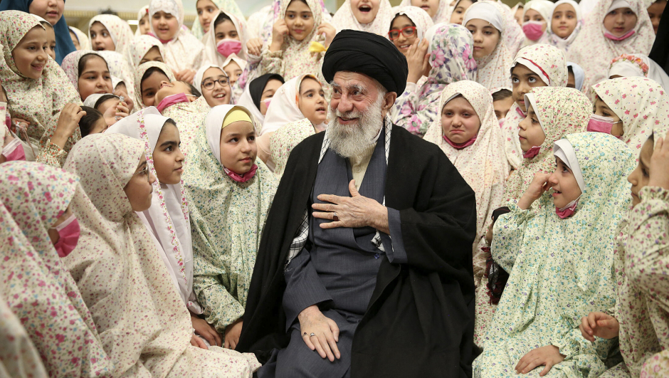 This handout picture provided by the office of Iranian Supreme Leader Ayatollah Ali Khamenei shows him talking with Iranian girls ahead of prayers during a ceremony called Angels celebration in the capital Tehran, on February 3, 2023. (Photo by KHAMENEI.IR / AFP) / === RESTRICTED TO EDITORIAL USE - MANDATORY CREDIT "AFP PHOTO / HO / KHAMENEI.IR" - NO MARKETING NO ADVERTISING CAMPAIGNS - DISTRIBUTED AS A SERVICE TO CLIENTS ===