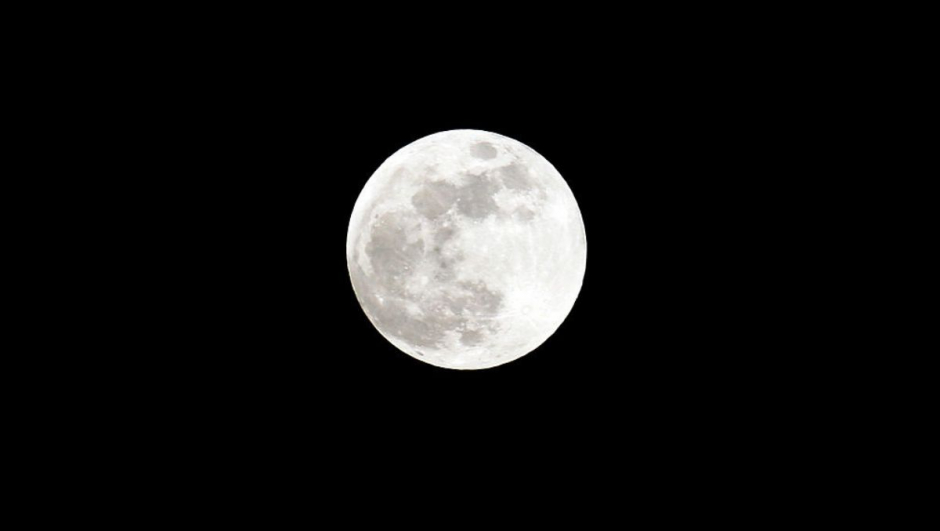 Questa notte arriva la Miniluna: la Luna piena più piccola dell'anno