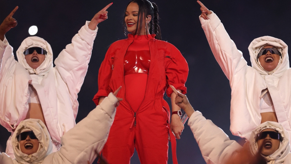 GLENDALE, ARIZONA - FEBRUARY 12: Rihanna performs onstage during the Apple Music Super Bowl LVII Halftime Show at State Farm Stadium on February 12, 2023 in Glendale, Arizona.   Gregory Shamus/Getty Images/AFP (Photo by Gregory Shamus / GETTY IMAGES NORTH AMERICA / Getty Images via AFP)