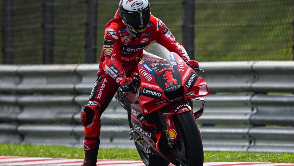 Ducati Lenovo Team's Italian rider Francesco Bagnaia brakes before taking a corner during the first day of the pre-season MotoGP winter test at the Sepang International Circuit in Sepang on February 10, 2023. (Photo by Mohd RASFAN / AFP)
