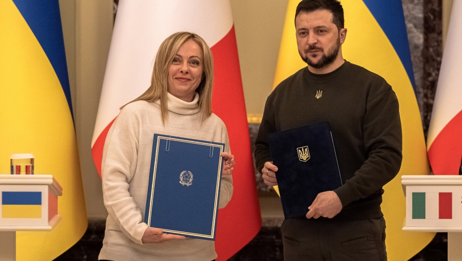KYIV, UKRAINE - FEBRUARY 21: (EDITOR'S NOTE: Alternative crop of image #1247356214) Ukrainian President Volodymyr Zelensky and Italian Prime Minister Giorgia Meloni hold signed documents during the joint press conference following their meeting, on February 21, 2023 in Kyiv, Ukraine. Since her election last autumn, the Italian Prime Minister has shown consistent support for Ukraine in its war with Russia, despite tensions within the rightwing political alliance that brought her to power. (Photo by Roman Pilipey/Getty Images)