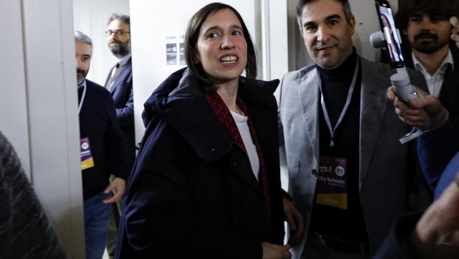 La candidata alla segreteria del Partito Democratico, Elly Schlein arriva alla sede del suo comitato, Roma, 26 febbraio 2023 ANSA/FABIO FRUSTACI