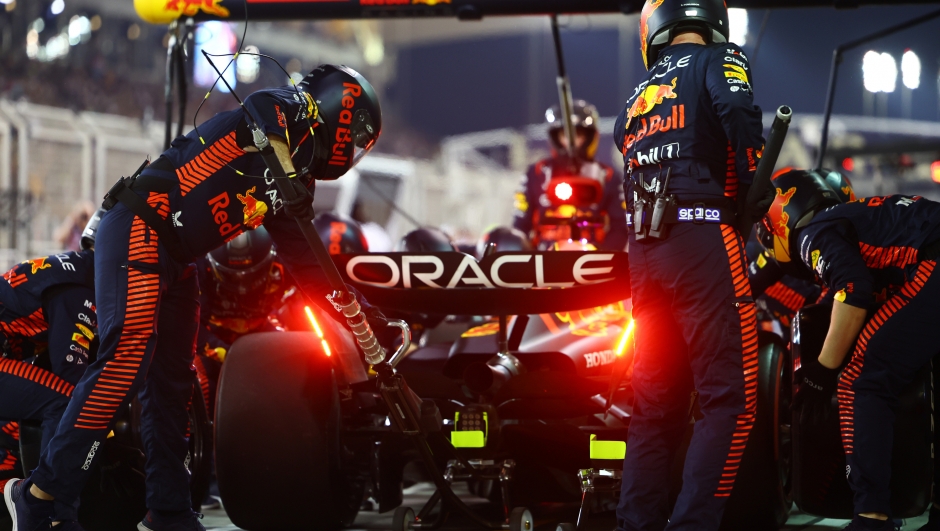 BAHRAIN, BAHRAIN - MARCH 05: Max Verstappen of the Netherlands driving the (1) Oracle Red Bull Racing RB19 makes a pitstop during the F1 Grand Prix of Bahrain at Bahrain International Circuit on March 05, 2023 in Bahrain, Bahrain. (Photo by Mark Thompson/Getty Images)