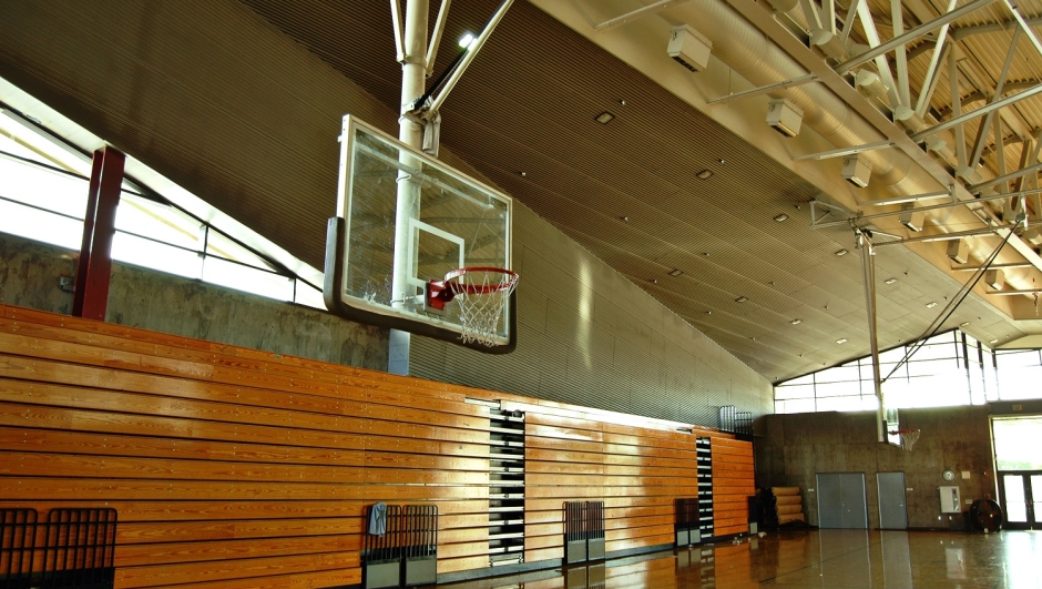 Dodicenne muore giocando a basket a scuola