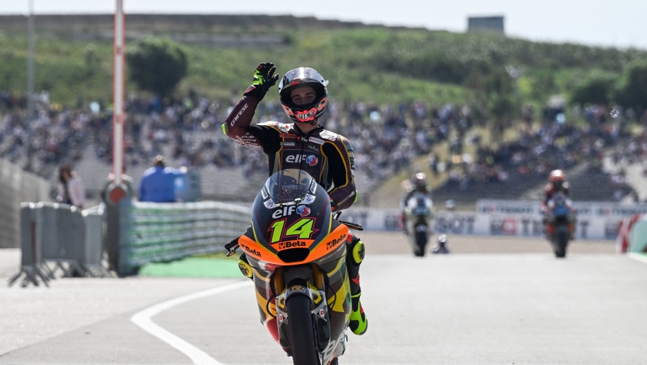 Third placed Kalex Italian rider Tony Arbolino celebrates after crossing the finish line of the Moto2 race of the Portuguese Grand Prix at the Algarve International Circuit in Portimao, on March 26, 2023. (Photo by PATRICIA DE MELO MOREIRA / AFP)