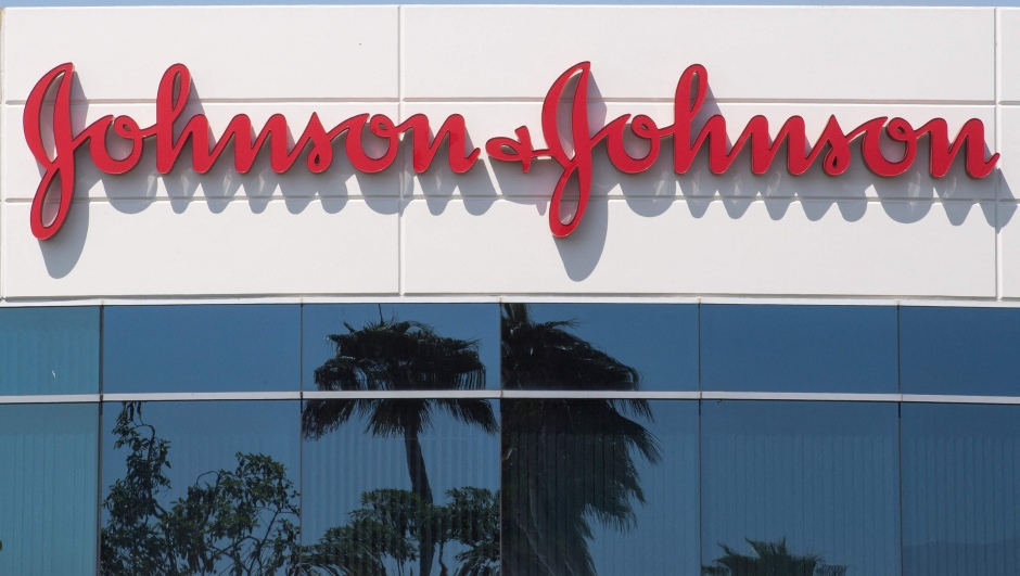 (FILES) In this file photo taken on August 28, 2019 A sign on a building at the Johnson & Johnson campus shows their logo in Irvine, California. - Johnson & Johnson proposes $8.9 billion settlement of talc cancer claims. (Photo by Mark RALSTON / AFP)