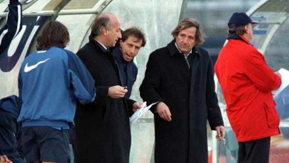 La delusione di Galeone sulla panchina del Napoli. Lapresse