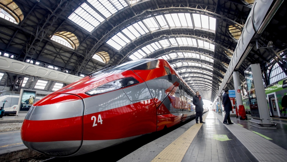 Treno presentato per Trenitalia Winter Experience 2022 in Stazione Centrale a Milano, 1 dicembre 2022.ANSA/MOURAD BALTI TOUATI