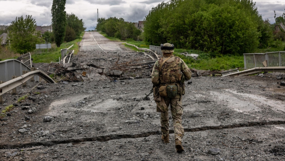 Un soldato ucraino a Ruska Lozova