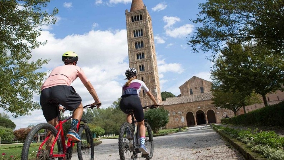 L'Emilia Romagna e le sue bellezze ammirabili anche in bici (foto Viaromagna.com)