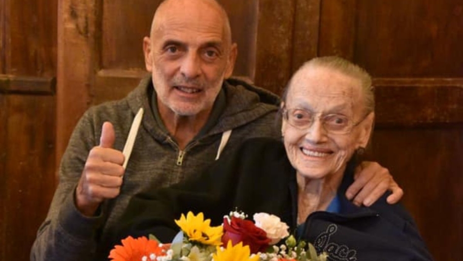 Morta Anna Brosio, la mamma di Paolo, ex star di Quelli che il Calcio: aveva 102 anni