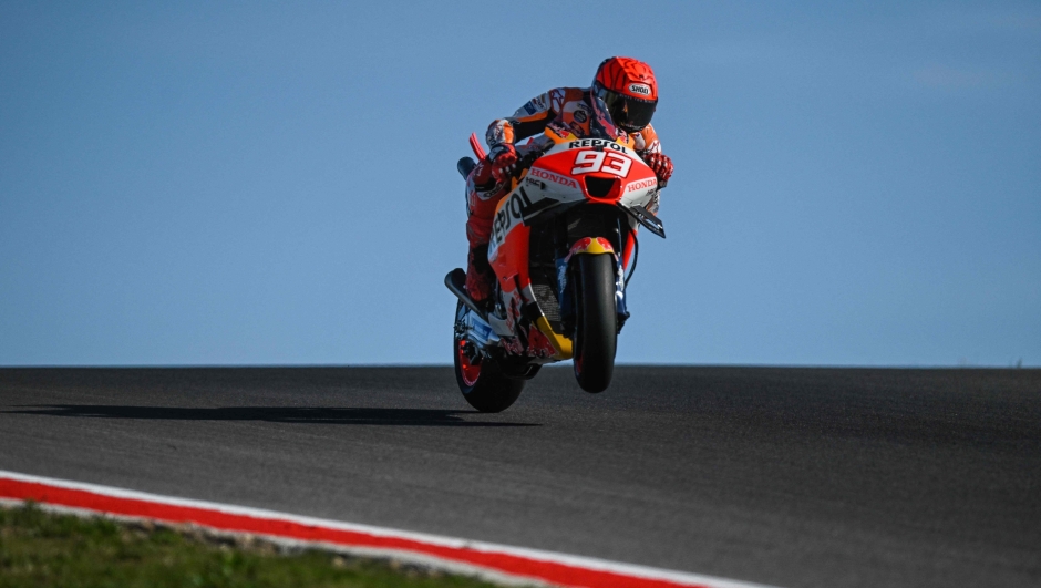 Honda Spanish rider Marc Marquez rides during the warm-up before the MotoGP race of the Portuguese Grand Prix at the Algarve International Circuit in Portimao, on March 26, 2023. (Photo by PATRICIA DE MELO MOREIRA / AFP)