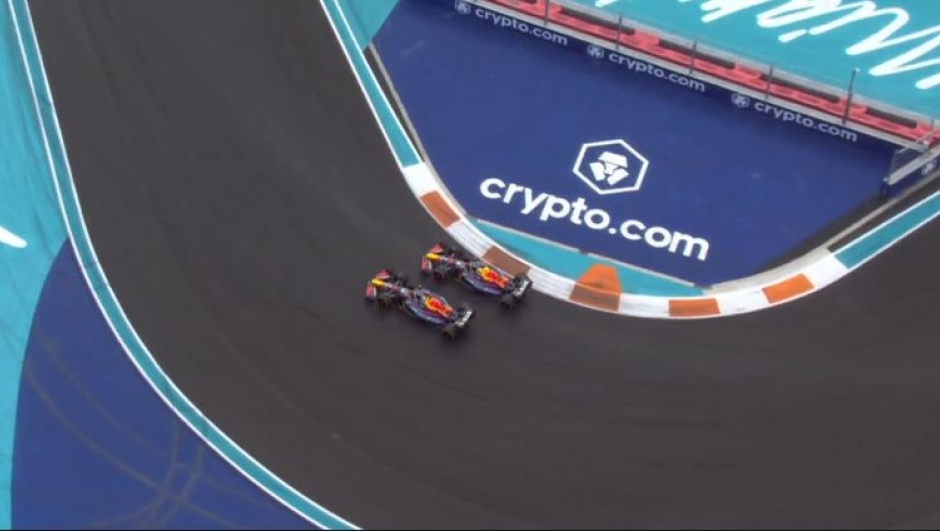 Il sorpasso di Verstappen ai danni di Perez