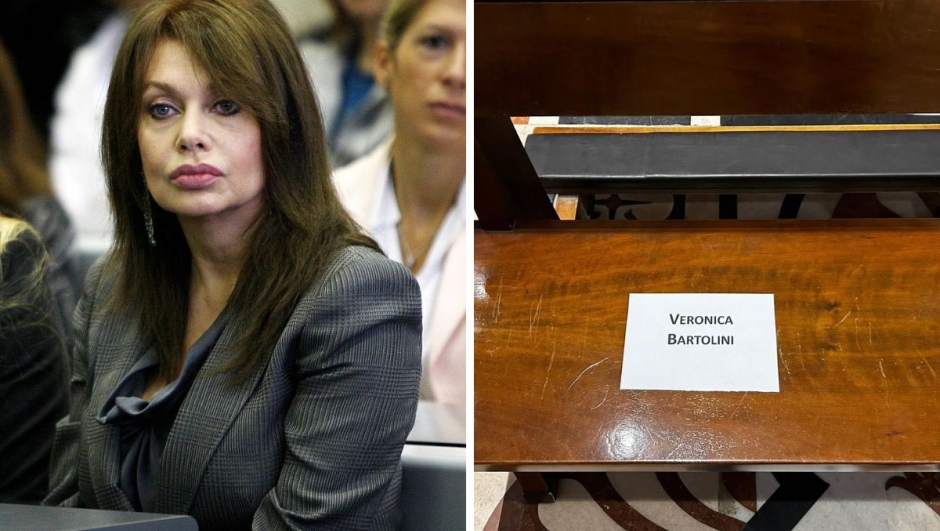 Funerali Berlusconi, il nome della seconda moglie Veronica Lario "sbagliato" sulla panca