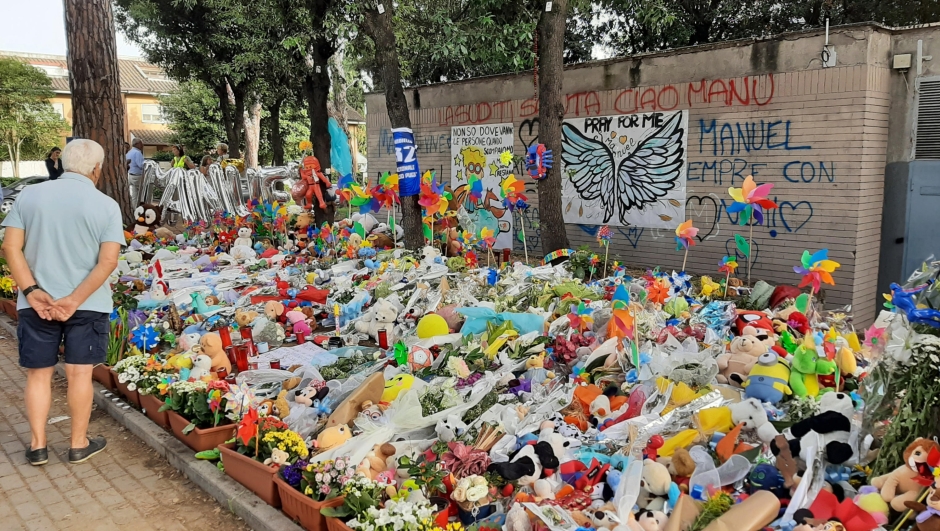People continue to leave flowers at the place where the car accident occurred where a 5-year-old child died, in Casal Palocco, Rome, Italy, 16 June 2023. ANSA