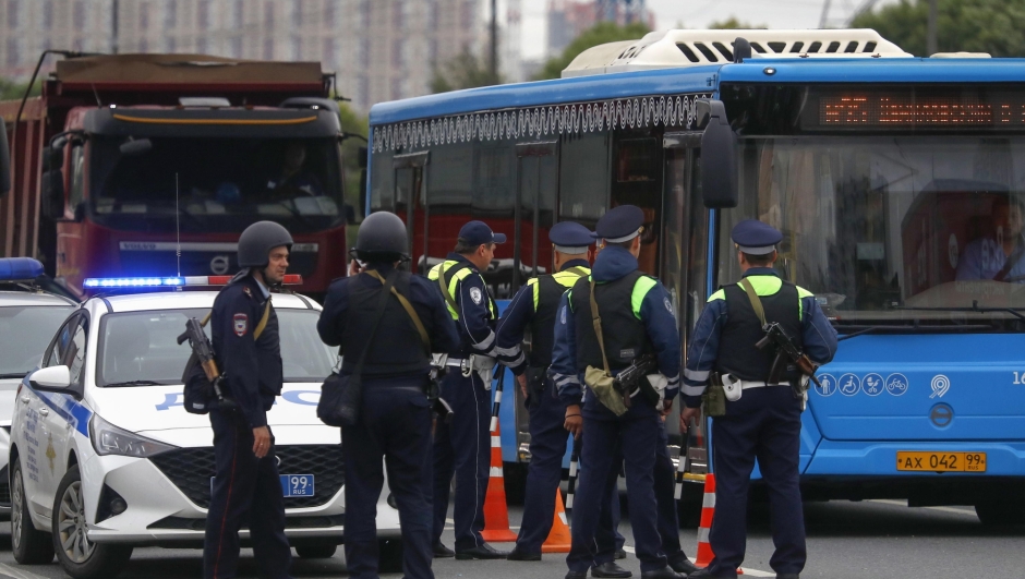 epa10709361 Russian police officers man a check point at a road running from the Moscow region to Moscow, Russia, 24 June 2023. Counter-terrorism measures were enforced in Moscow and other Russian regions after private military company (PMC) Wagner Group's chief claimed that his troops had occupied the building of the headquarters of the Southern Military District in Rostov-on-Don, demanding a meeting with Russia's defense chiefs.  EPA/STRINGER