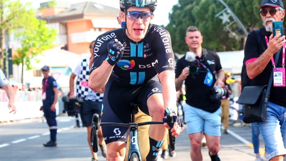 Giro d'Italia 2023 - 106th Edition - 17th stage  Pergine Valsugana - Caorle 197 km - 24/05/2023 - Alberto Dainese (ITA - Team DSM) - photo Luca Bettini/SprintCyclingAgency©2023