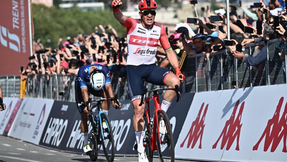 Danish rider  Mads Pedersen of team Trek Segafredo celebrates after crossing the finish line and winning the sixth stage of the 2023 Giro d'Italia cycling race over 162 km from Napoli to Napoli, Italy, 11 May 2023. ANSA/LUCA ZENNARO