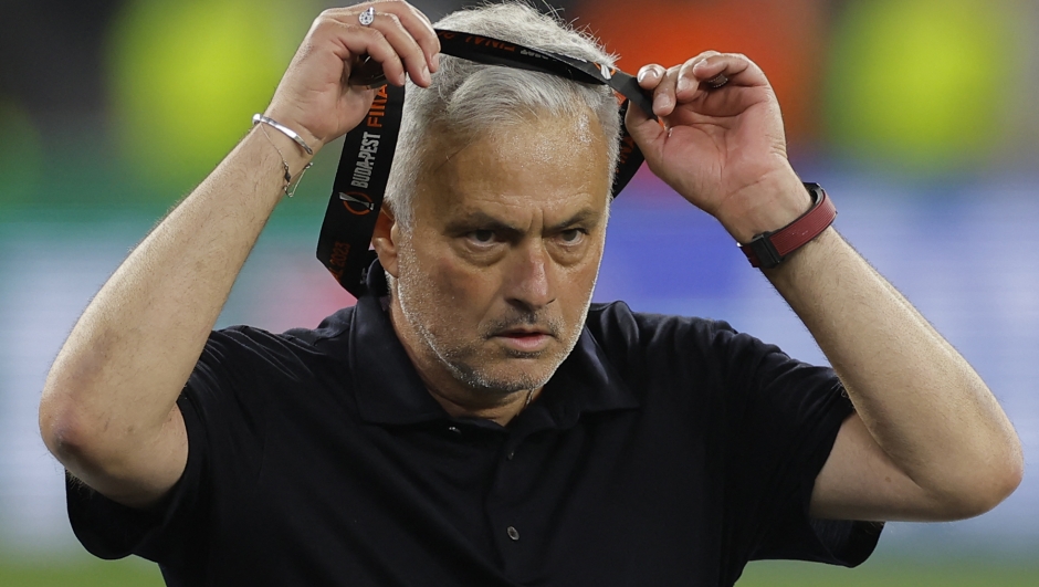 (FILES) AS Roma's Portuguese coach Jose Mourinho takes off his runners-up medal after the UEFA Europa League final football match between Sevilla FC and AS Roma at the Puskas Arena in Budapest on May 31, 2023. AS Roma's Portuguese coach Jose Mourinho given four-match ban for insulting referee (Photo by Odd ANDERSEN / AFP)