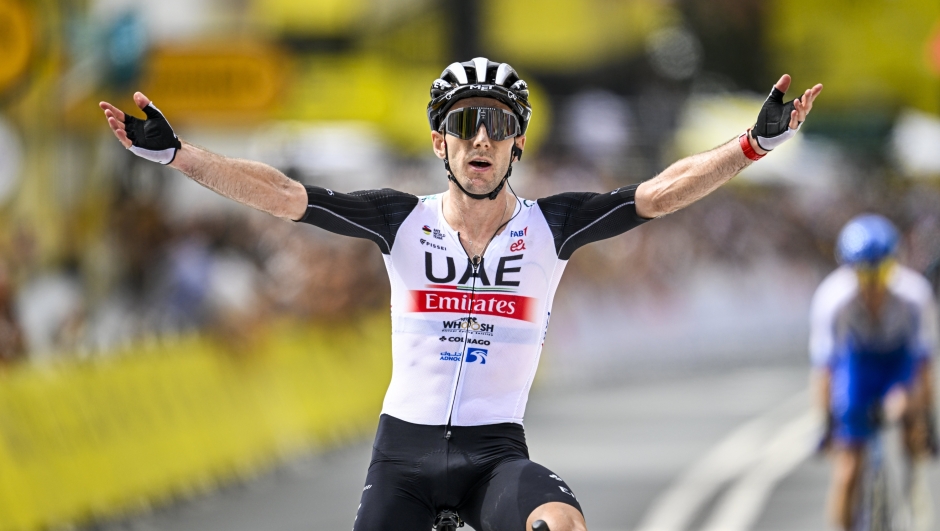Tour de France 2023 - 110th Edition - 1st stage Bilbao - Bilbao 182 km - 01/07/2023 - Adam Yates (GBR - UAE Team Emirates) - photo Nico Vereecken/PN/SprintCyclingAgency©2023